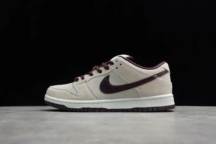 Onekick Nike SB Dunk Low Desert Sand Mahogany BQ6817-004