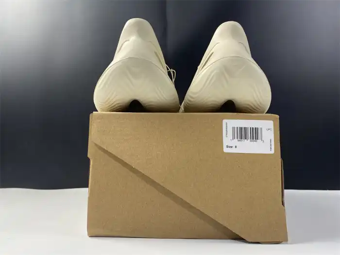 Adidas Yeezy Foam RNNR Sand FY4567