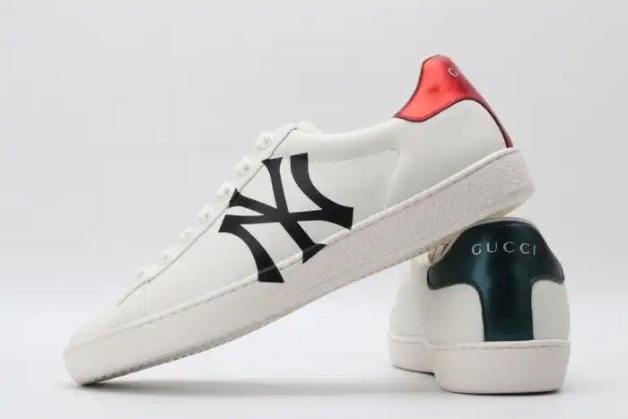 GUCC LOW-TOP SNEAKER