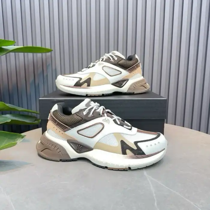 AR1M1 Low-Top Sneaker