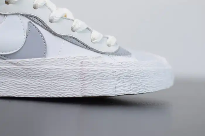 SACAI X NIKE BLAZER MID WHITE BV0072-100