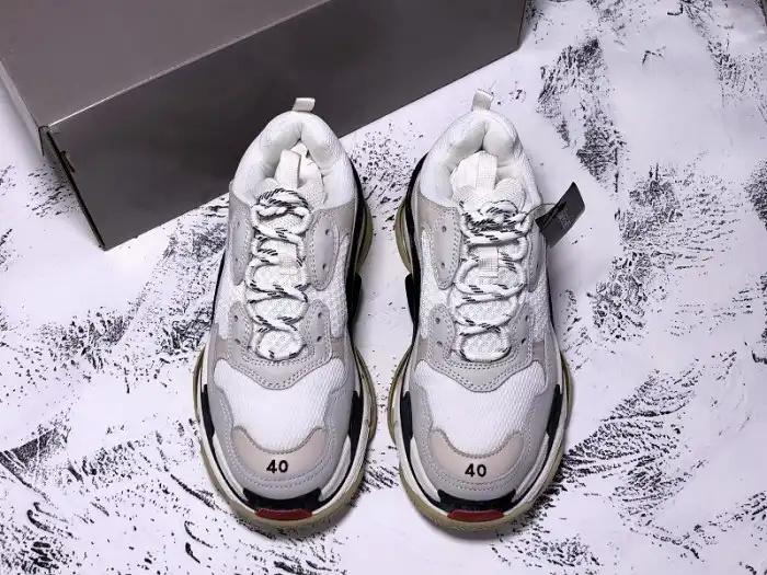 Rep BLCG Triple S White Black Red 533882 W09E1 9000