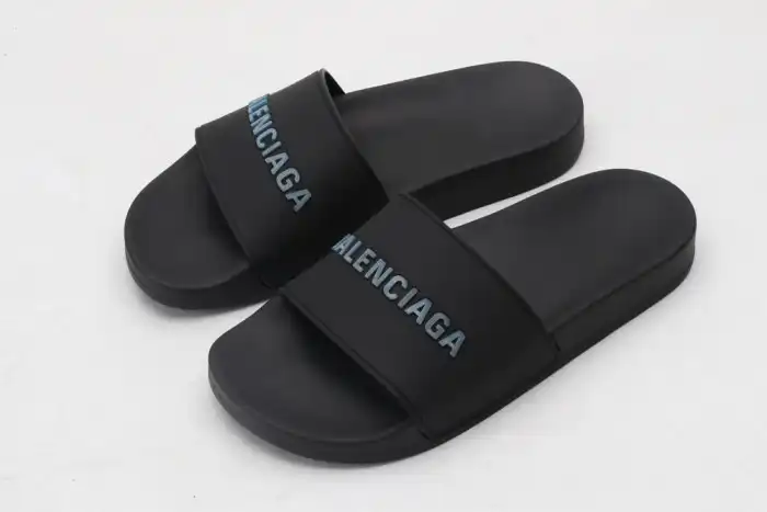 BLCG SLIPPERS