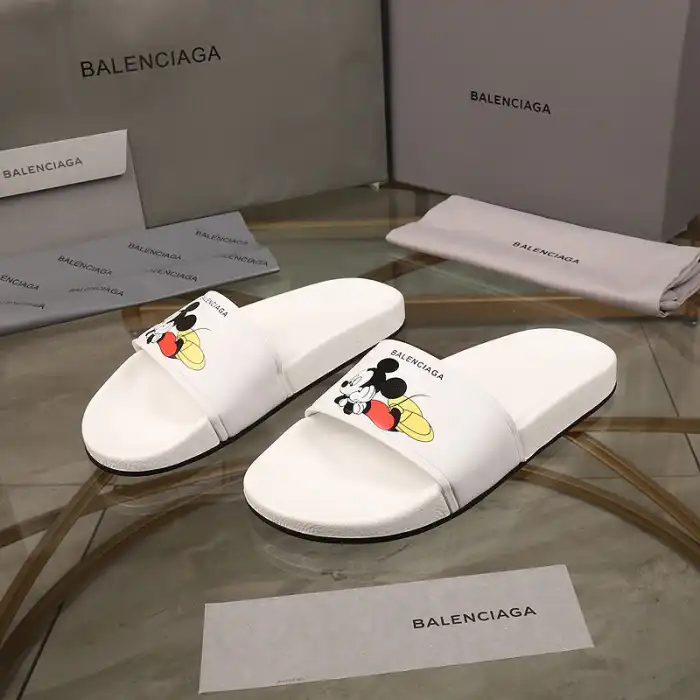 BLCG SLIPPERS