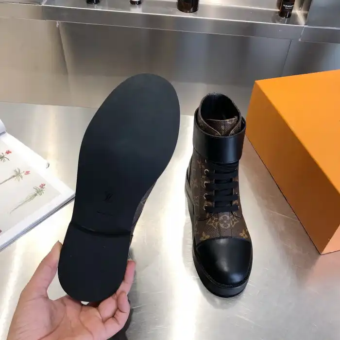 Rep LOUS VUITON WONDERLAND FLAT RANGER BOOTS