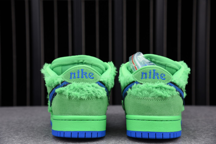 Grateful Dead x Nike SB Dunk Low Green Bear CJ5378-300