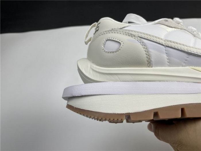 NIKE VAPORWAFFLE SACAI WHITE DD1875-100