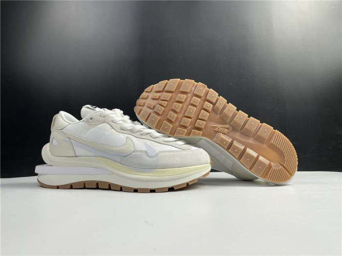 NIKE VAPORWAFFLE SACAI WHITE DD1875-100