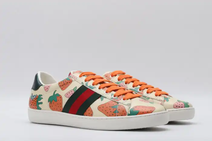 GUCC LOW-TOP SNEAKER