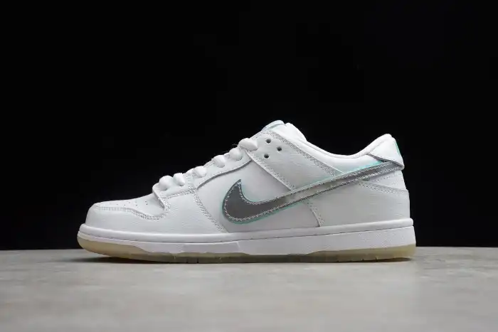 Onekick Nike SB Dunk Low Diamond Supply Co White Diamond BV1310-100