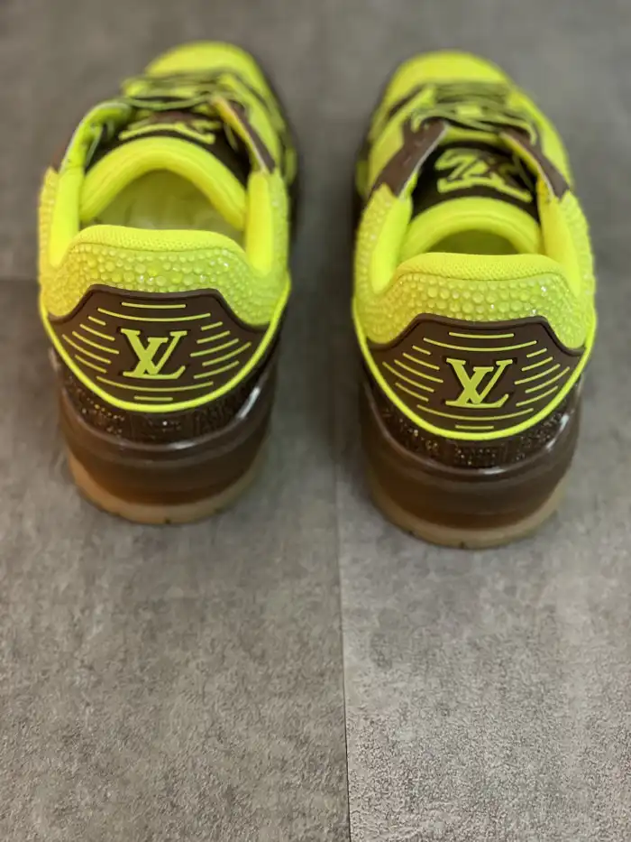 LV TRAINER SNEAKER LOW