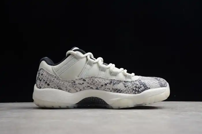 Air Jordan 11 Low SE Snake Light Bone CD6846-002