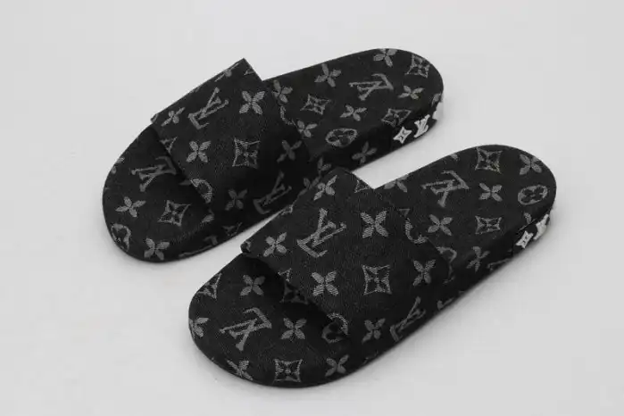 Loui Vuitto SLIPPERS