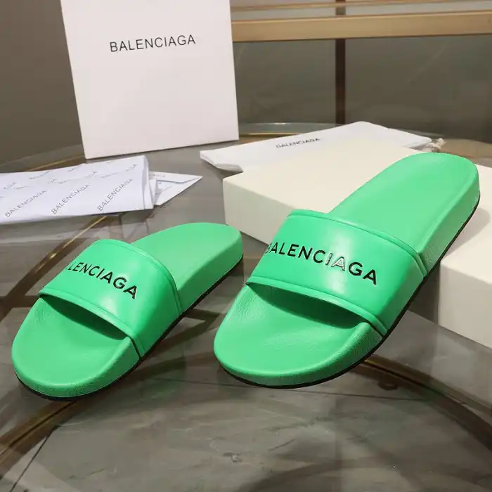 BLCG SLIPPERS