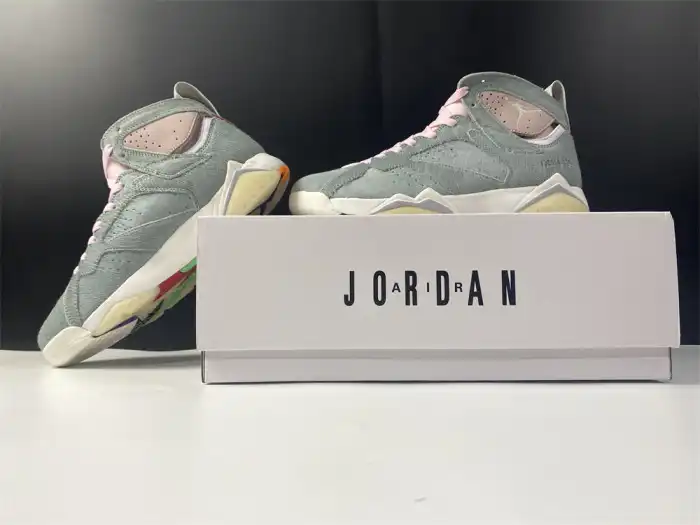 Air Jordan 7 Retro Neutral Grey CT8528-002