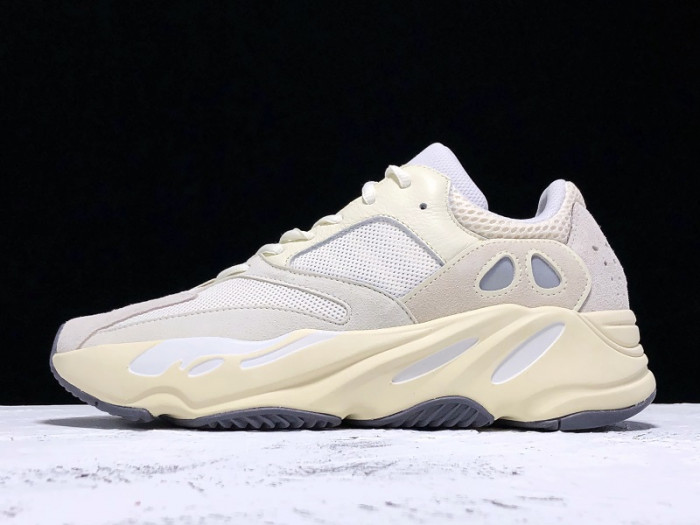 Onekick Adidas Yeezy Boost 700 Analog EG7596