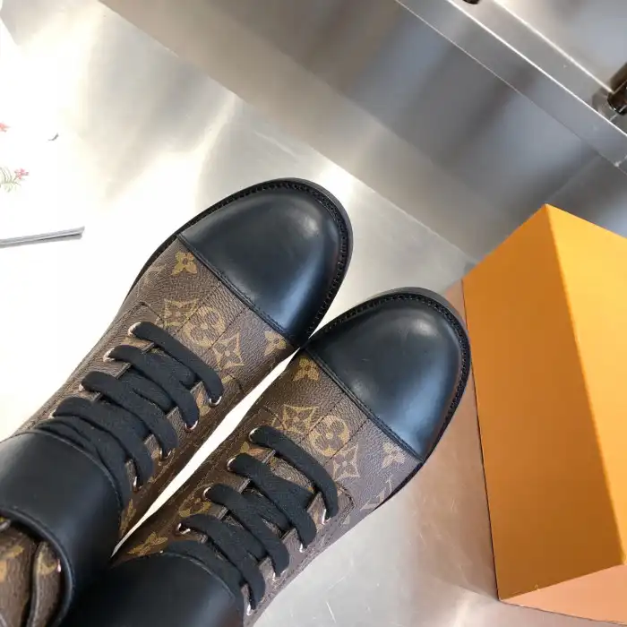 Rep LOUS VUITON WONDERLAND FLAT RANGER BOOTS