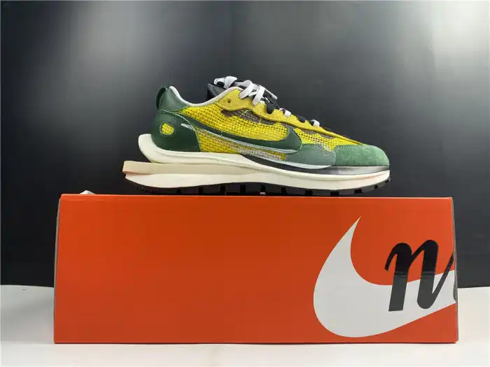 Cheap NIKE VAPORWAFFLE SACAI TOUR YELLOW STADIUM GREEN CV1363-700