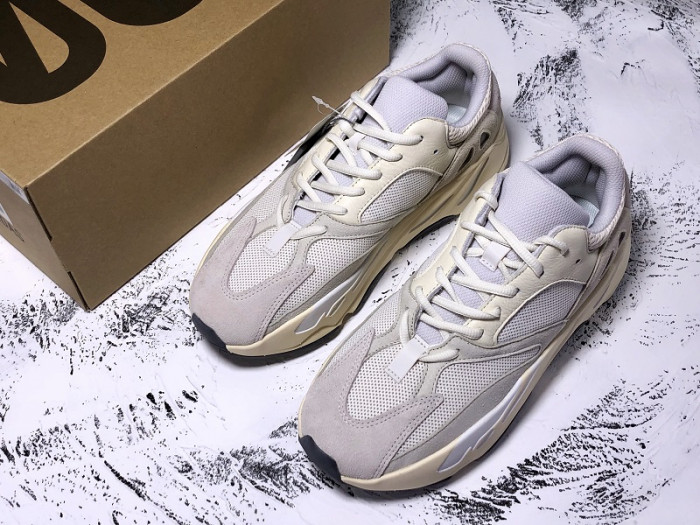 Onekick Adidas Yeezy Boost 700 Analog EG7596