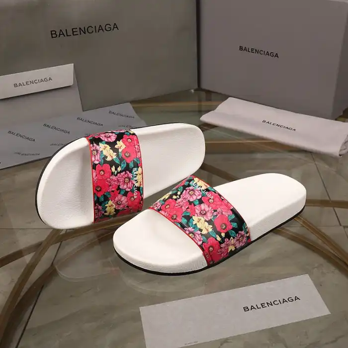 BLCG SLIPPERS