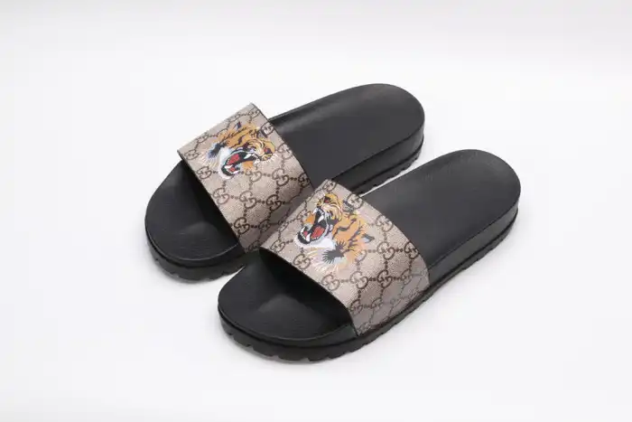 GUCC SLIPPERS