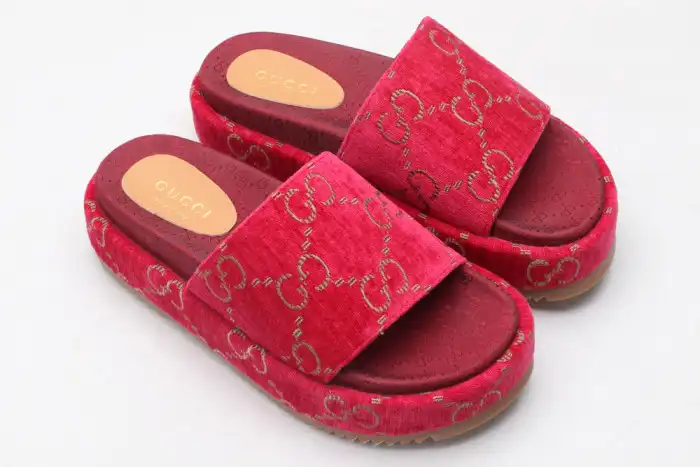 GUCC SLIPPERS