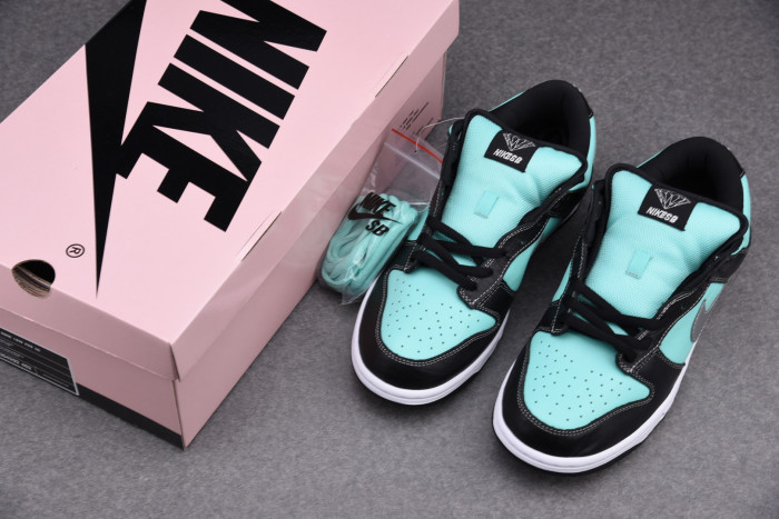 Nike Dunk SB Low Diamond Supply Co. "Tiffany" 304292-402