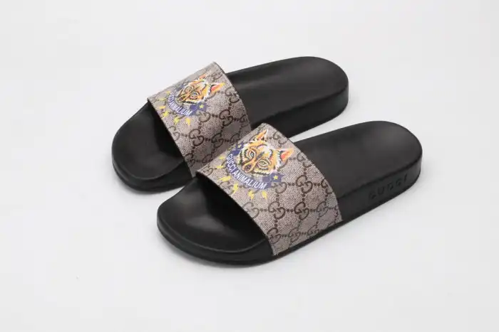 GUCC SLIPPERS