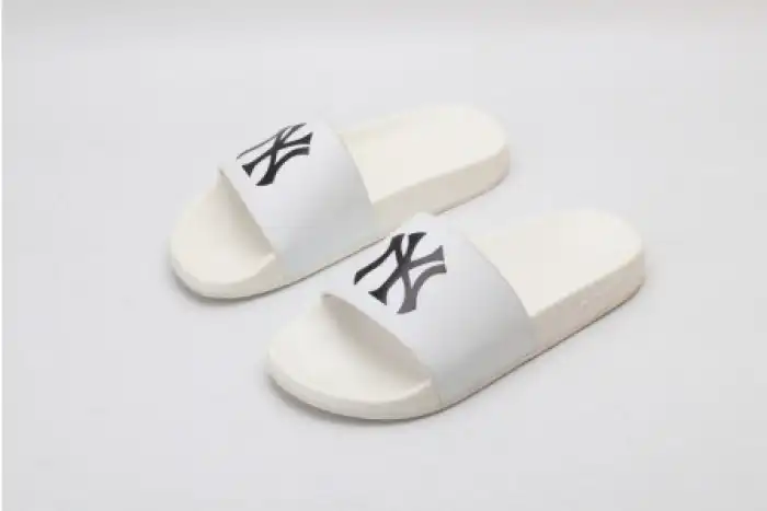 GUCC SLIPPERS