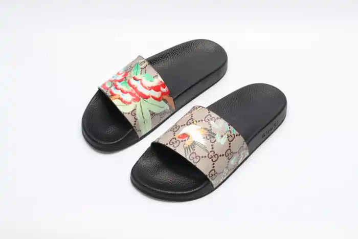 GUCC SLIPPERS