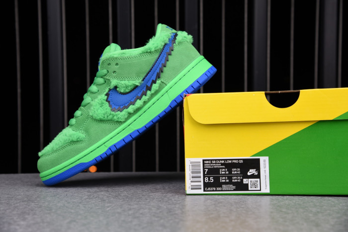 Grateful Dead x Nike SB Dunk Low Green Bear CJ5378-300