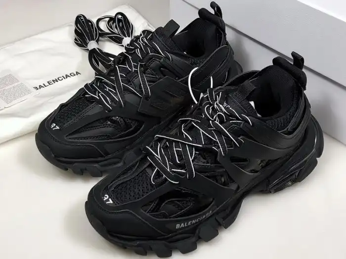 Rep BLCG TRACK TRAINER 'TRIPLE BLACK' 542023 W1GB1 1000