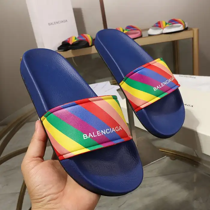 BLCG SLIPPERS