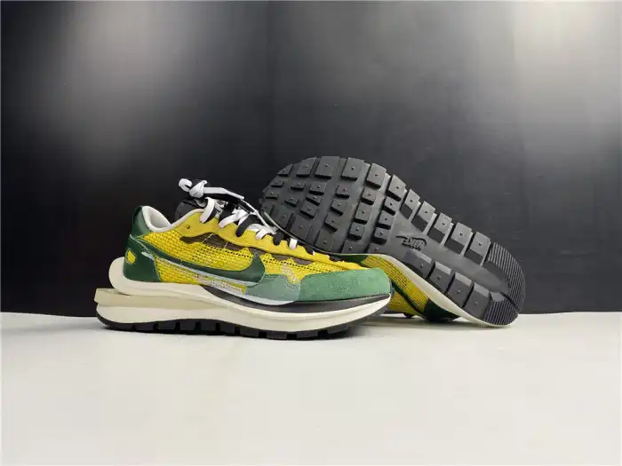 Cheap NIKE VAPORWAFFLE SACAI TOUR YELLOW STADIUM GREEN CV1363-700