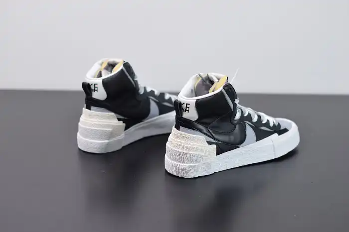 Rep SACAI X NIKE BLAZER MID BLACK GREY BV0072-002