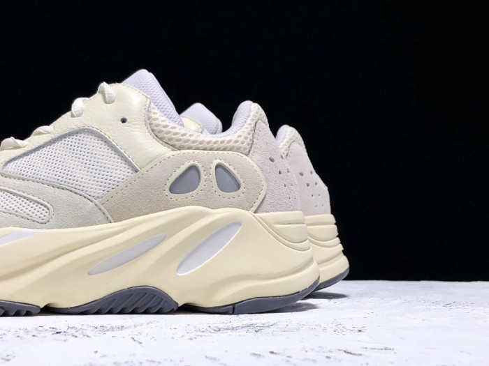 Onekick Adidas Yeezy Boost 700 Analog EG7596