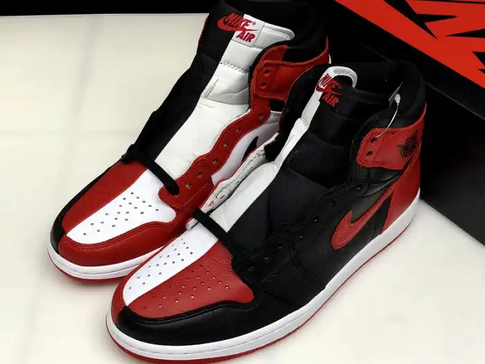 Air Jordan 1 Retro OG High Homage To Home 861428-061