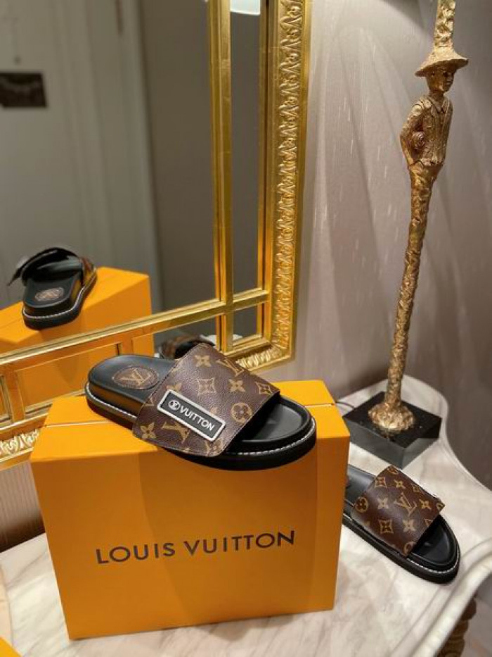 LV SLIPPERS