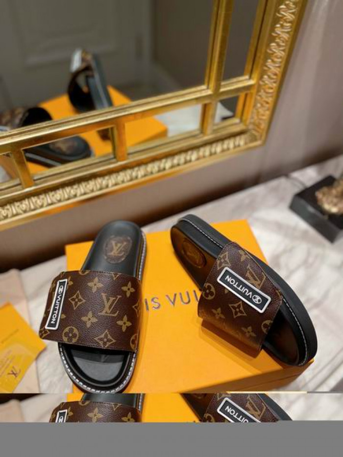 LV SLIPPERS