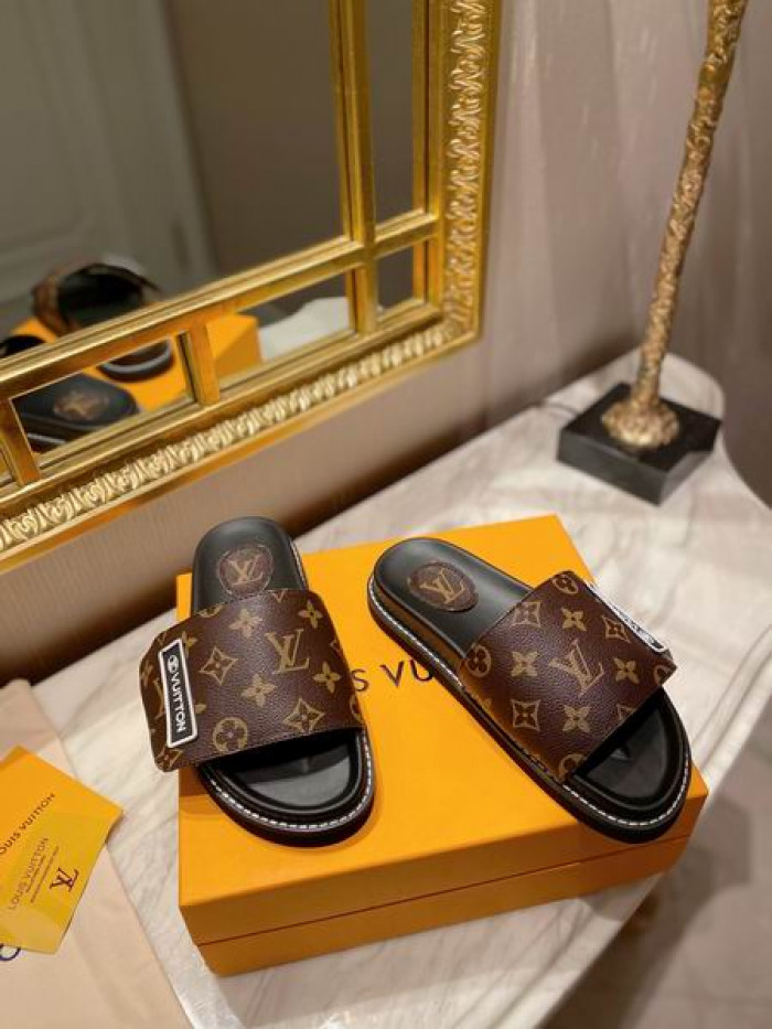 LV SLIPPERS