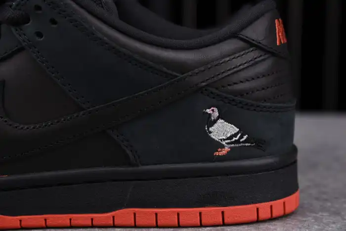 Cheap Nike SB Dunk Low Black Pigeon 883232-008