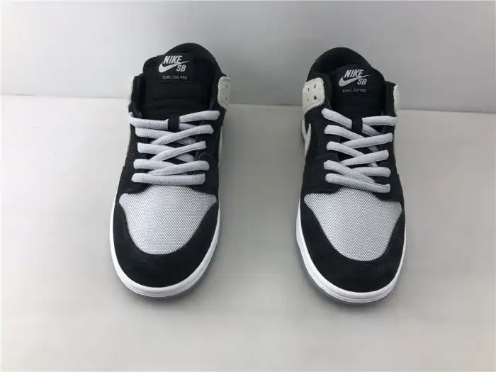 Nike Sb Zoom Dunk Low Pro Black Wolf Grey-White-White 854866-001