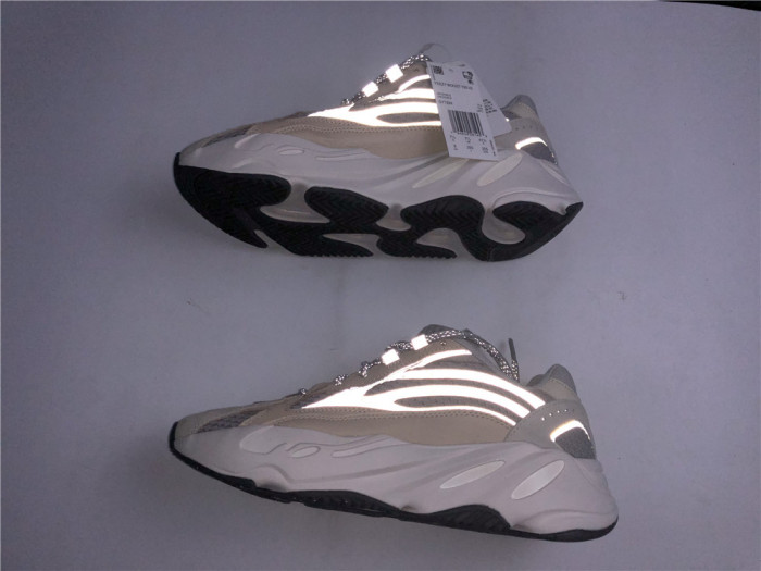 Onekick Adidas Yeezy Boost 700 V2 Cream Cream GY7924