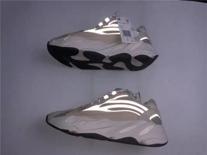 Cheap Adidas Yeezy Boost 700 V2 Cream Cream GY7924