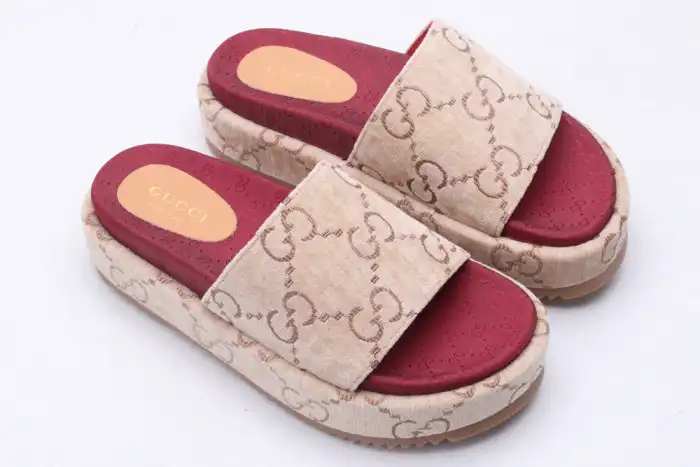 GUCC SLIPPERS