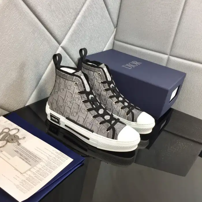 DR B23 Sneakers