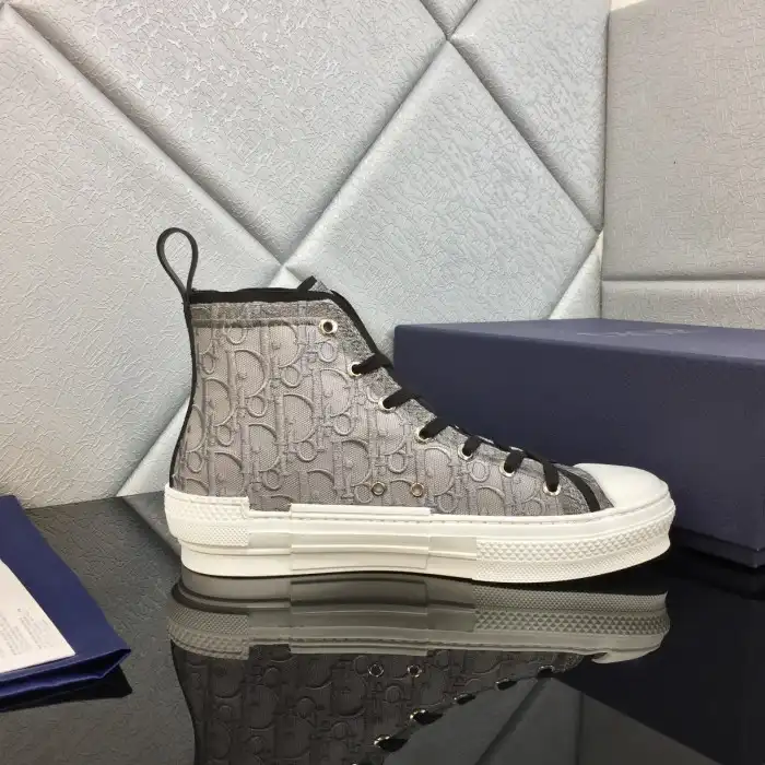 DR B23 Sneakers