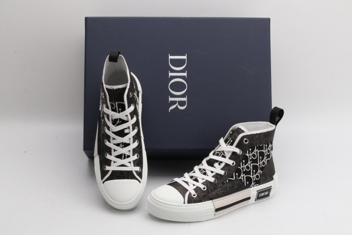 DR B23 Sneakers