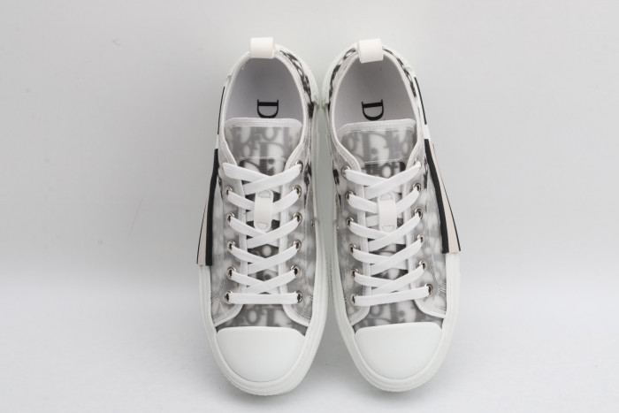 DR B23 Oblique Low Top Sneakers