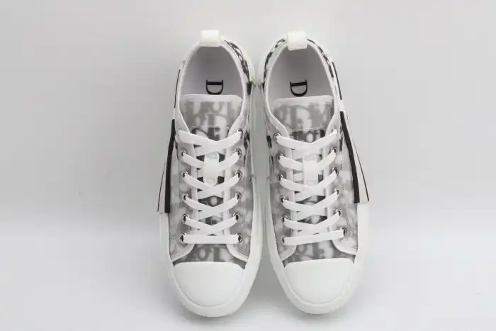 DR B23 Oblique Low Top Sneakers